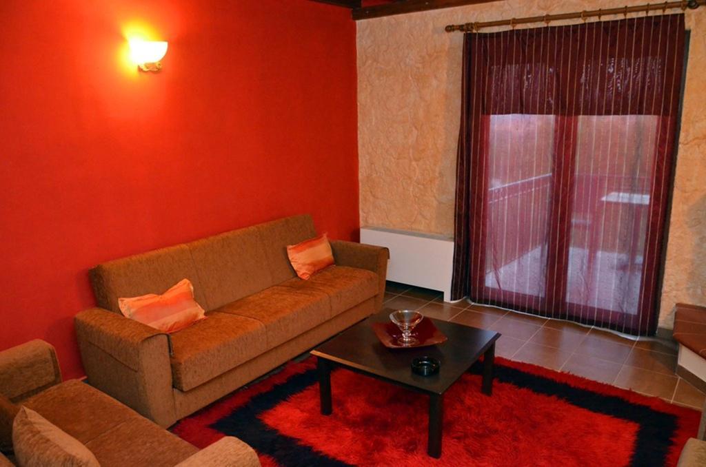 Hotel Prasino Horio Arnaía Habitación foto