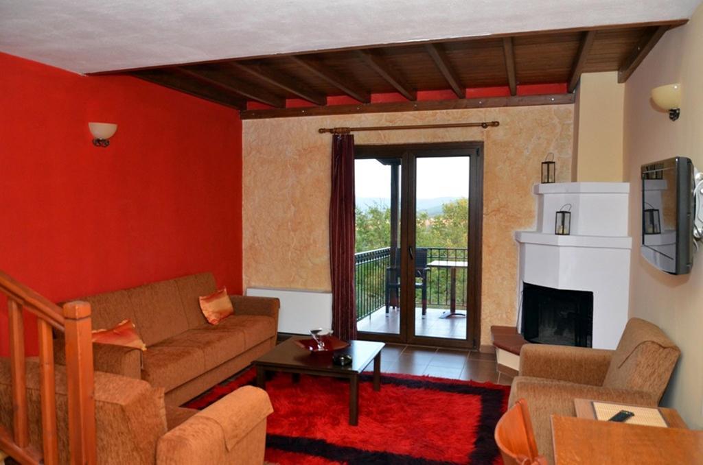 Hotel Prasino Horio Arnaía Habitación foto